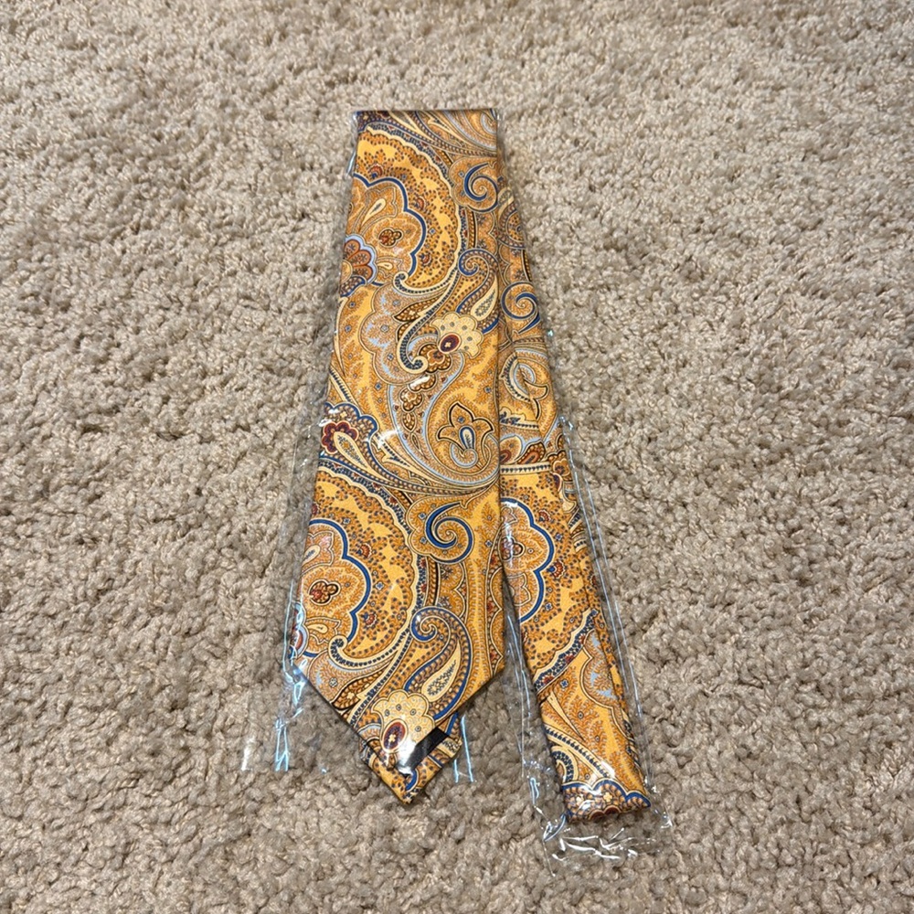 NWT/tie